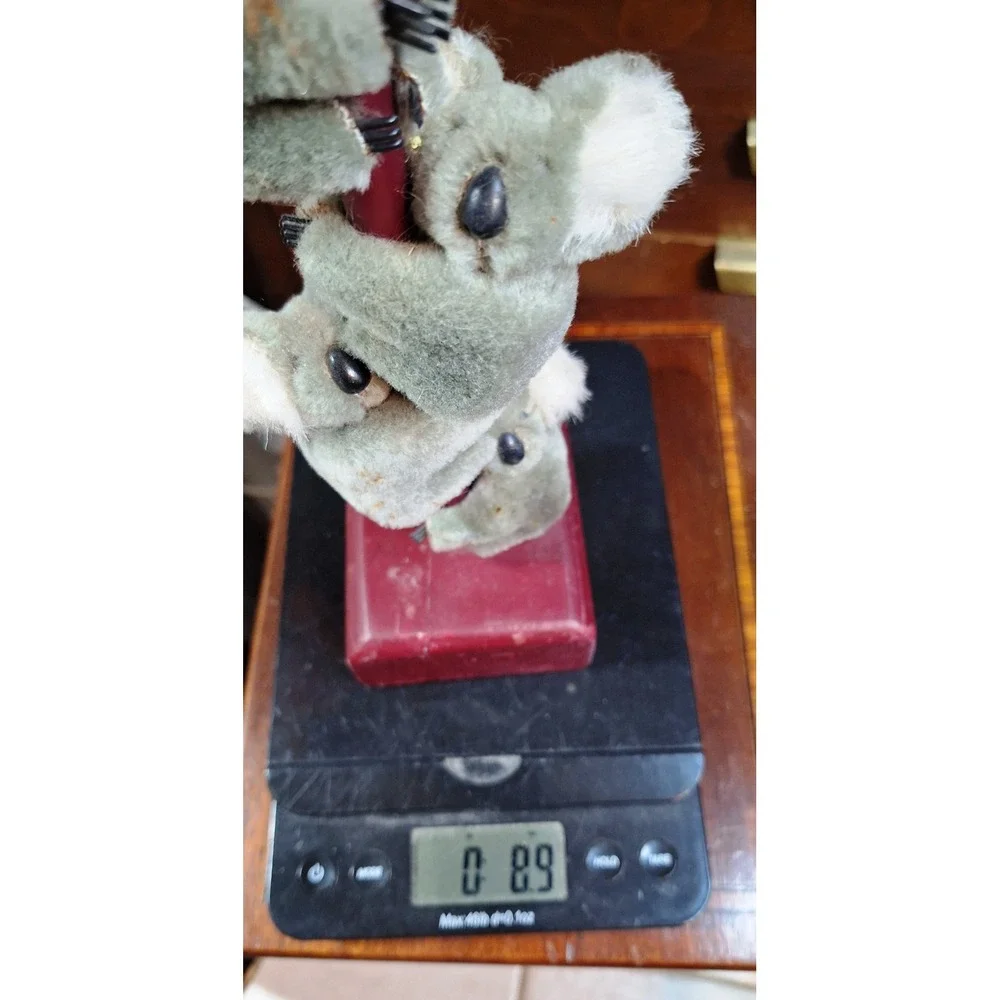 Vintage Koala Bear Souvenir Photo Clip Stand Red Wood Base 4 Fuzzy Koalas